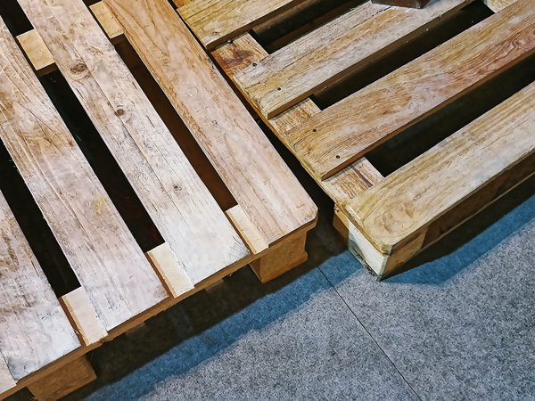 Quelles sont les précautions à prendre avant d'utiliser des palettes en bois ?