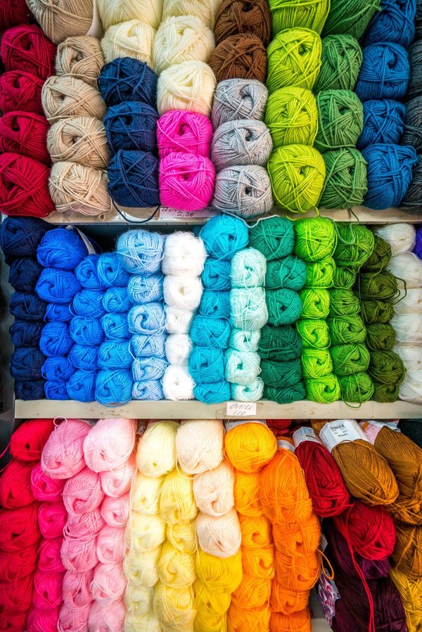Des pelotes de laine à portée de clic : découvrez les boutiques en ligne