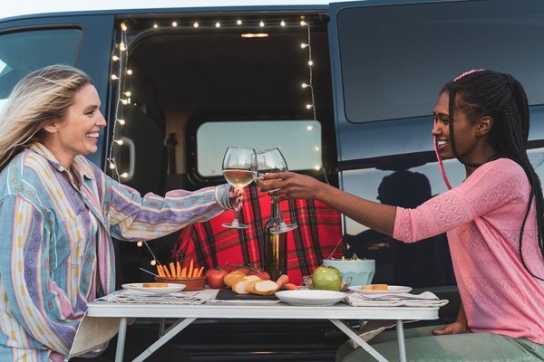 Quelles sont les options de restauration à proximité du Camping Le Garrigon ?